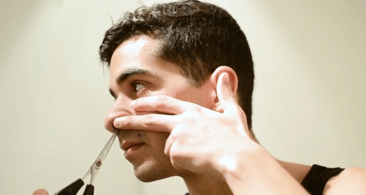 Cách cắt lông mũi tại nhà bằng kéo an toàn nhất